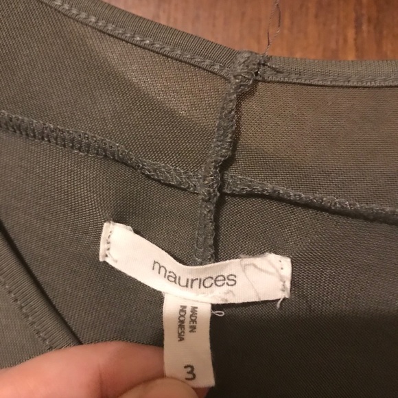 Light olive green v neck tee - Picture 2 of 3